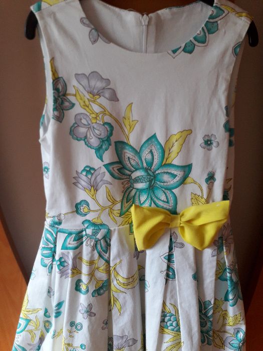 Продавам рокля за момичета със сако