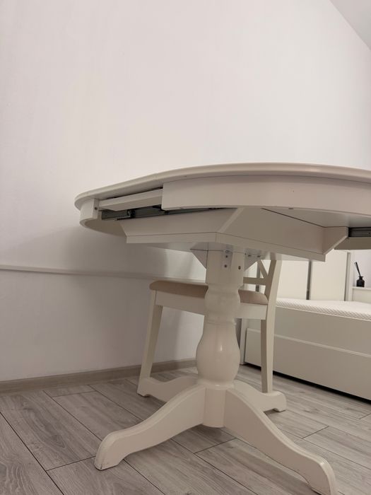 Masa Ikea extensibila + 2 scaune tapițate