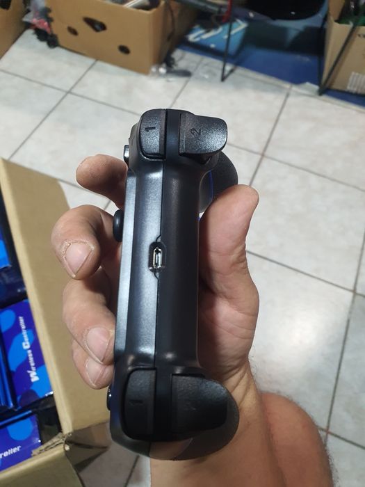 Безжичен контролер UBEPRO™, съвместим с PS4