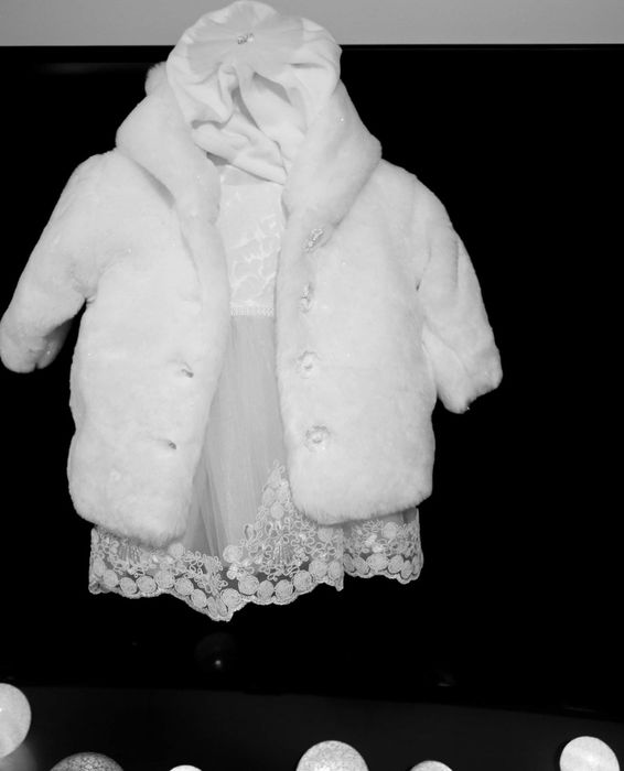 Rochita din dantela cu blăniță tip palton elegant