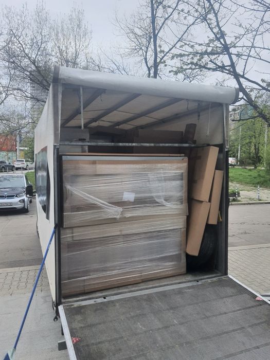 Транспортни услуги с 8 палетен брезентов бус с падащ борд