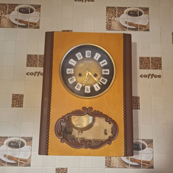 Настенные часы СССР