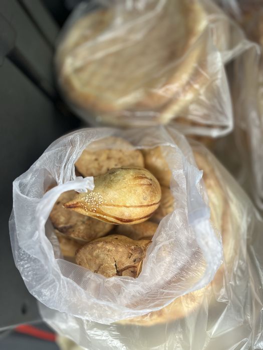 Лепешки, выпечка, сэнгвичи, булочки, крылышки
