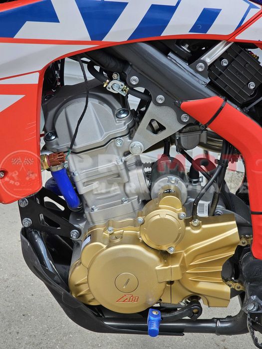 Кросов мотор 300 кубика Upbeat Чист крос 300cc с водно охлаждане и ел.старт. НОВ