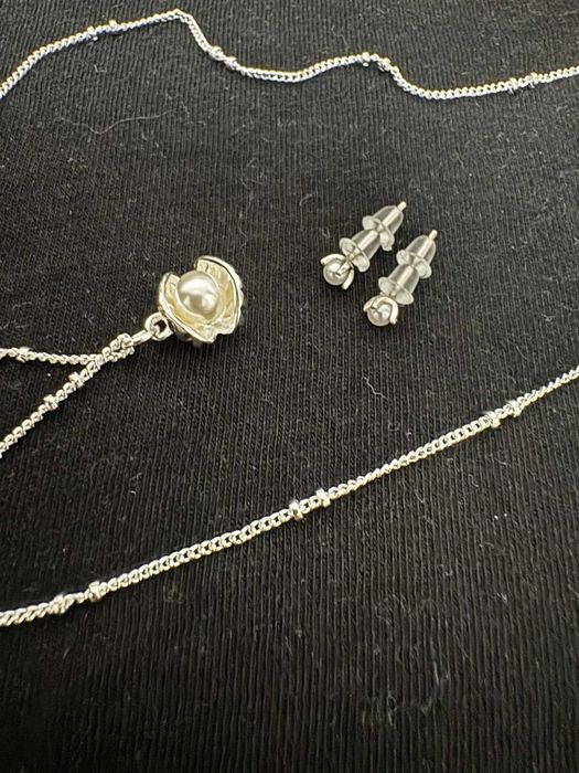 Нов сребърен комплект колие и обеци с перли