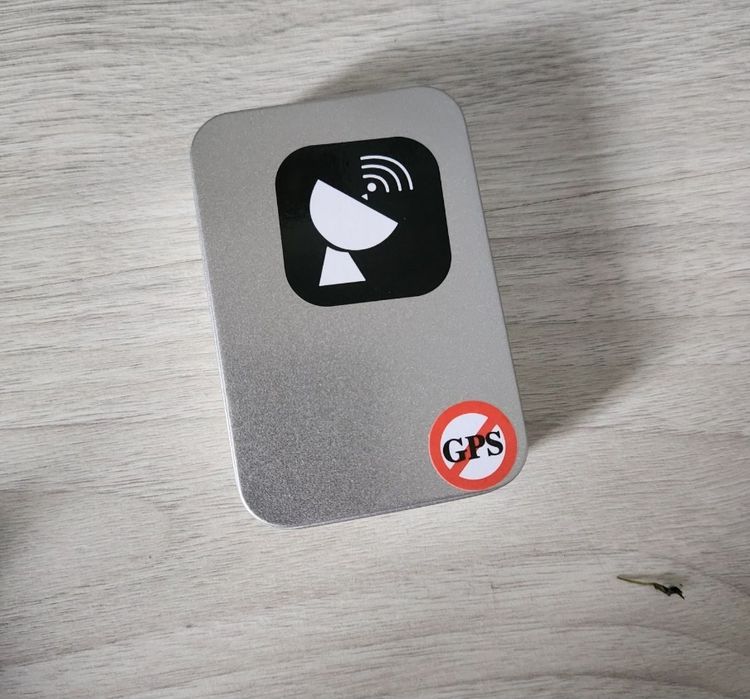 Bruiiaator semnal tracker GPS