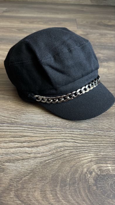 Дамска шапка Reserved