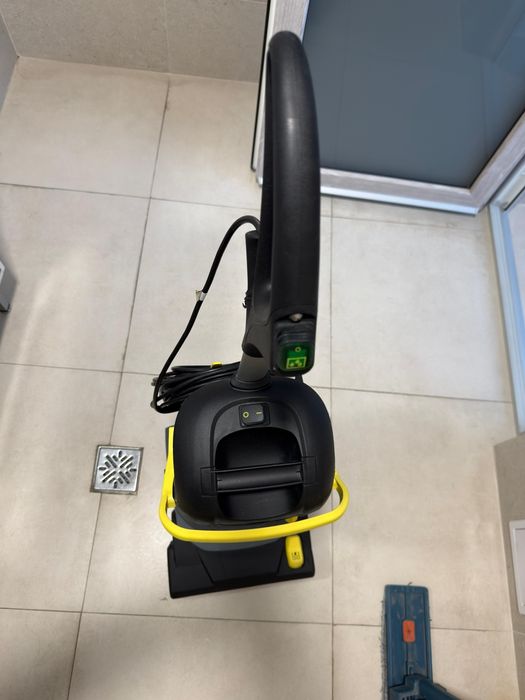 Mașină de spălat/aspirat pardoseli Karcher BR 30/4 C – Ca nouă (5 util