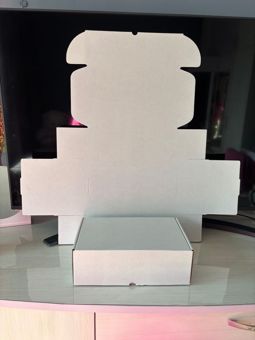 Бели кутии перфектни за опаковане на подаръци