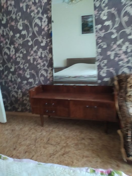 Деревянное трюмо с зеркало эпохи СССР.