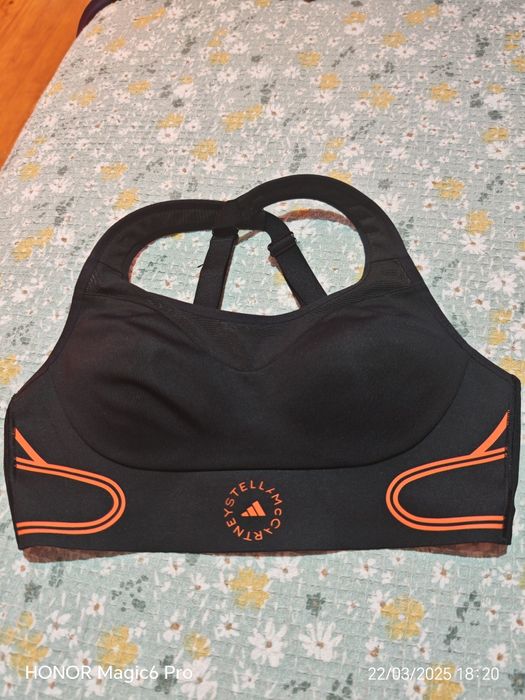 Бюстие на Adidas