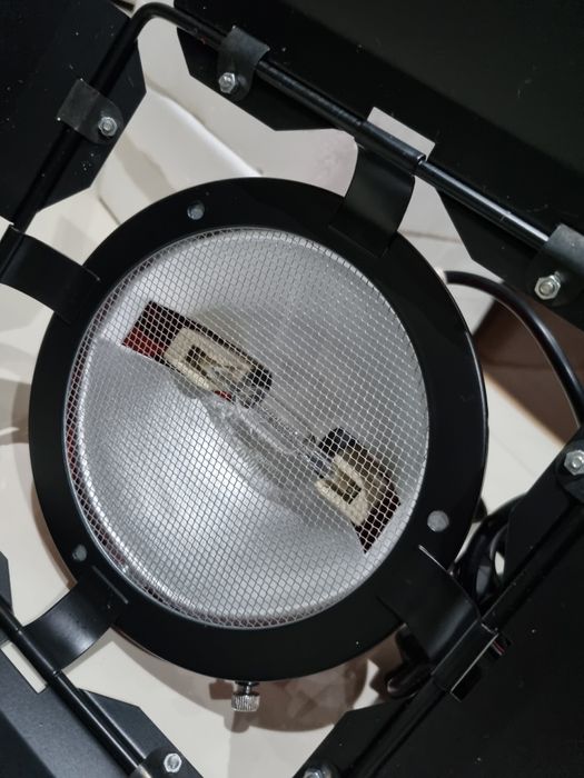 Lampa halogen 800W - 3200ºK cu voleți studio foto nou (UK)