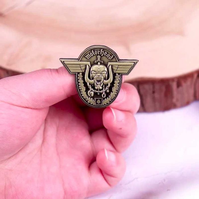 Стари метъл аксесоари. (Медальони, Брошки, Гривни)