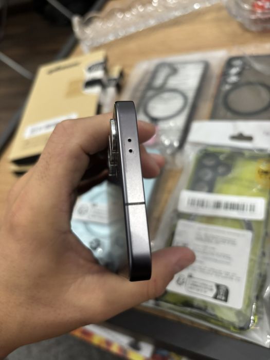 Samsung Galaxy S24, 256GB – Батерия 99% + Подарък 6 кейса и 4 стъклени протектора!