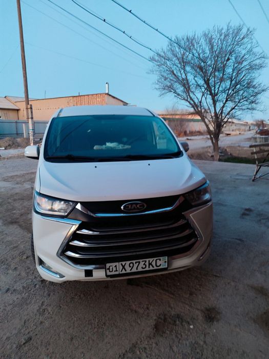 Jac m4 2023 holati yaxshi bir qol mashina kamchiligi yoq