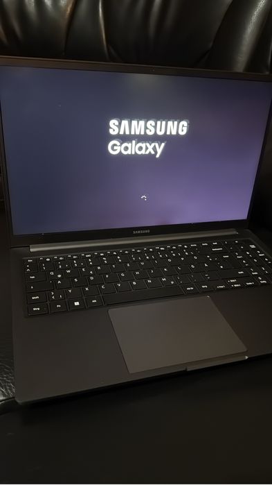 Vand sau schimb laptop samsung