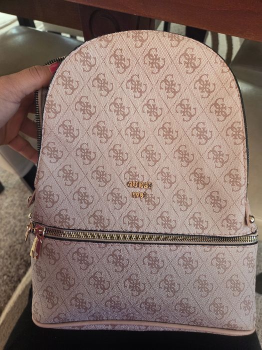 Дамска раница GUESS