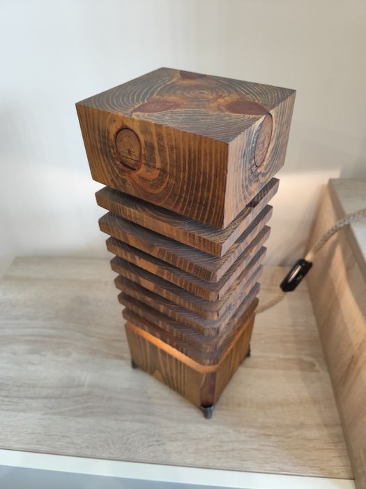 Дизайнерска дървена лампа – ръчна изработка, естествени материали