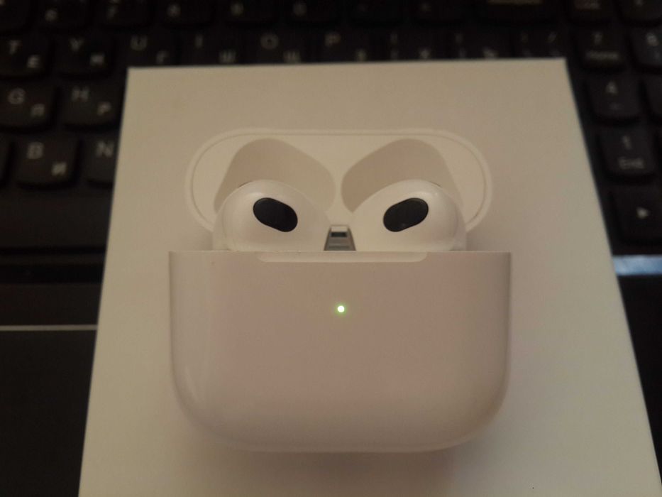 Наушники AirPods