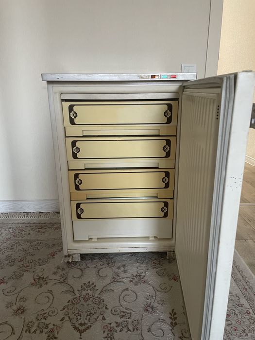 Морозильник / вертикальный морозильник