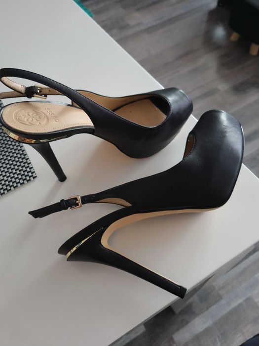 Дамски официални обувки Guess