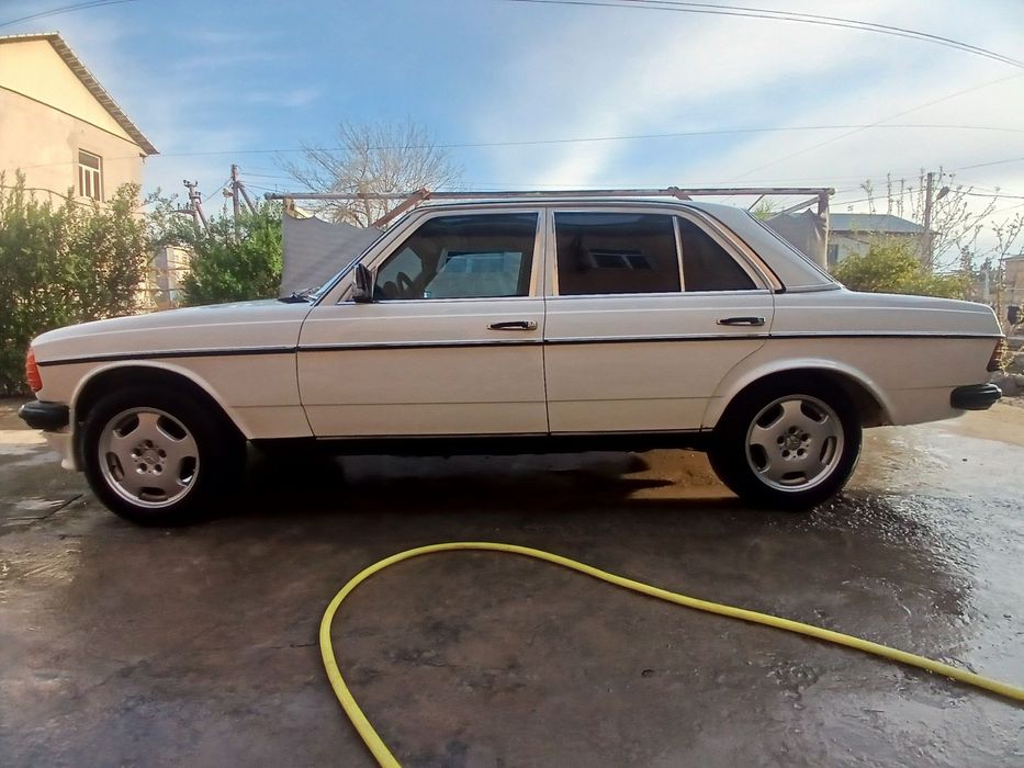 Мерседес Бенз 123