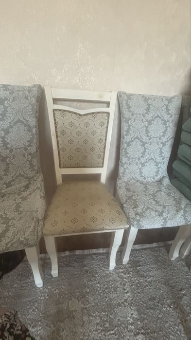 Продам дубовый стол с 12 стульями