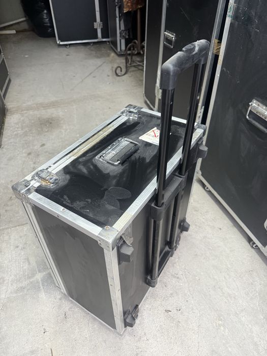 Ящик под оборудова в виде чемодана