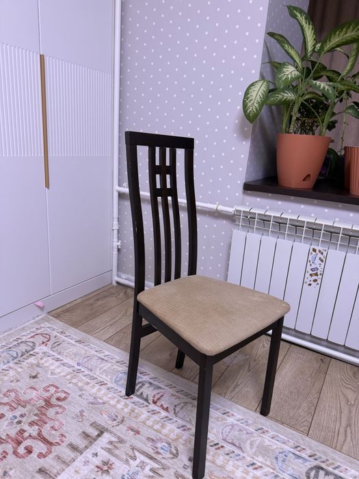 Продам стулья в количестве 8 штук
