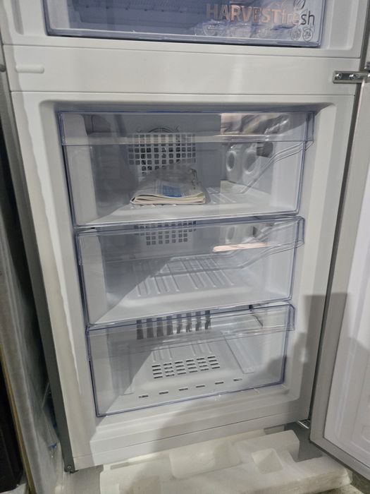 Нов инверторен хладилник с фризер Beko BEKO  RCNA366E40DZXBN, 324 л No Frost с диспенсър за вода
