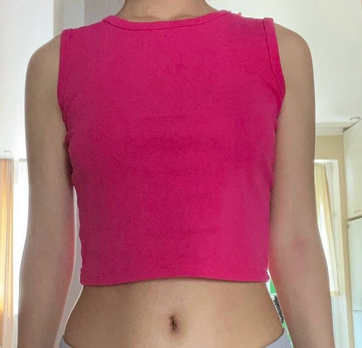 Ярко-розовый топ