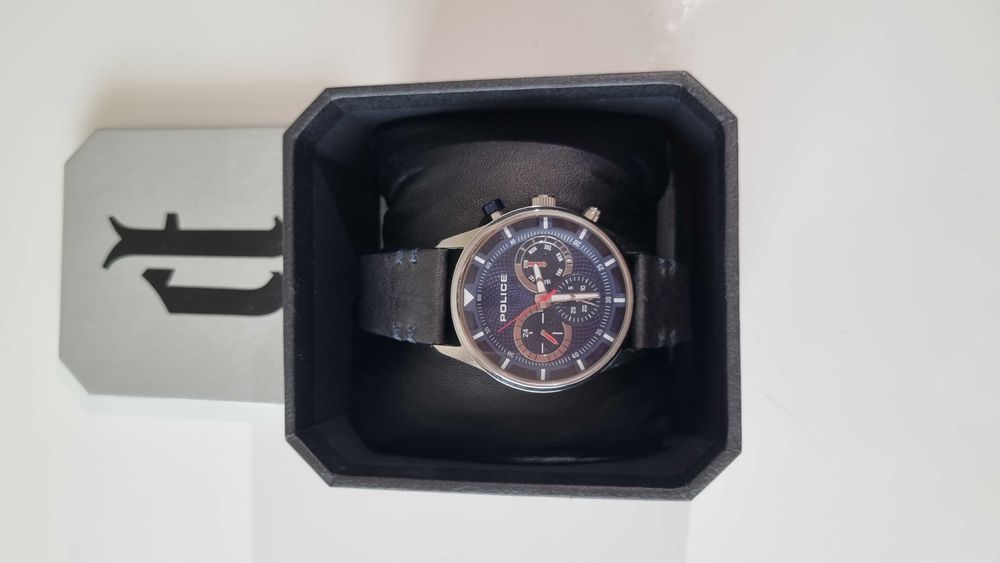 Часовник  POLICE 14383J