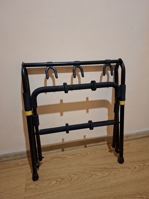 Стойка за китари