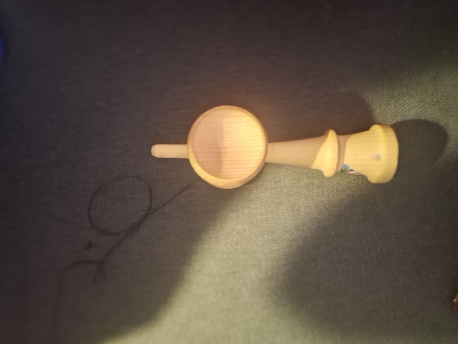 Kendama krom pop cu ata de rezerva + grip