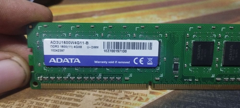 ОЗУ 4Гб DDR3 (одной плашкой