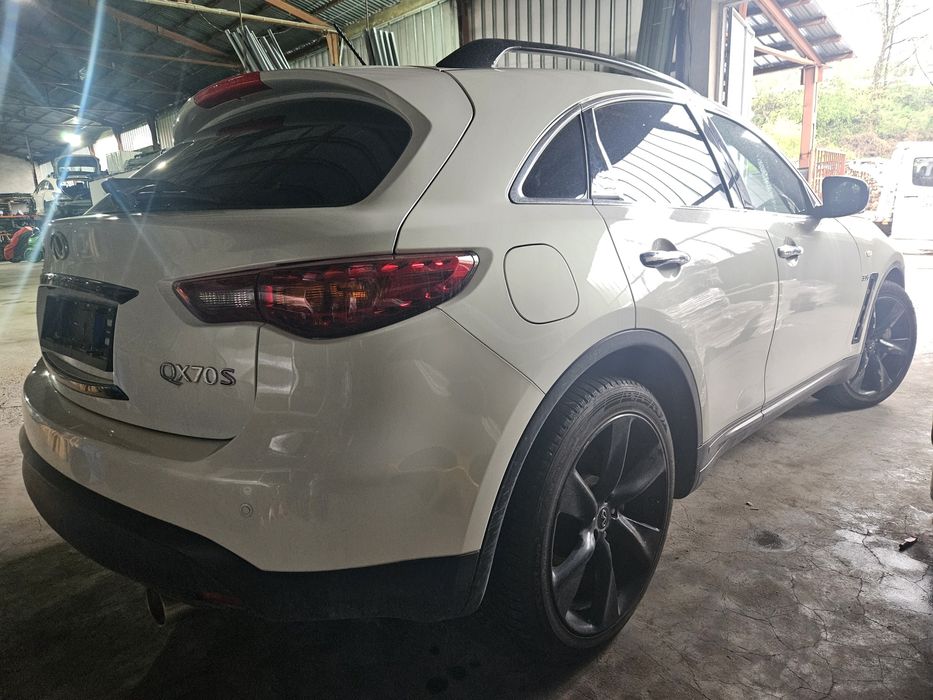 Infiniti QX70s 3.0d 2015г На части