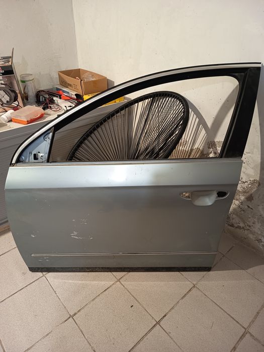 Vând ușă față stânga Passat B6