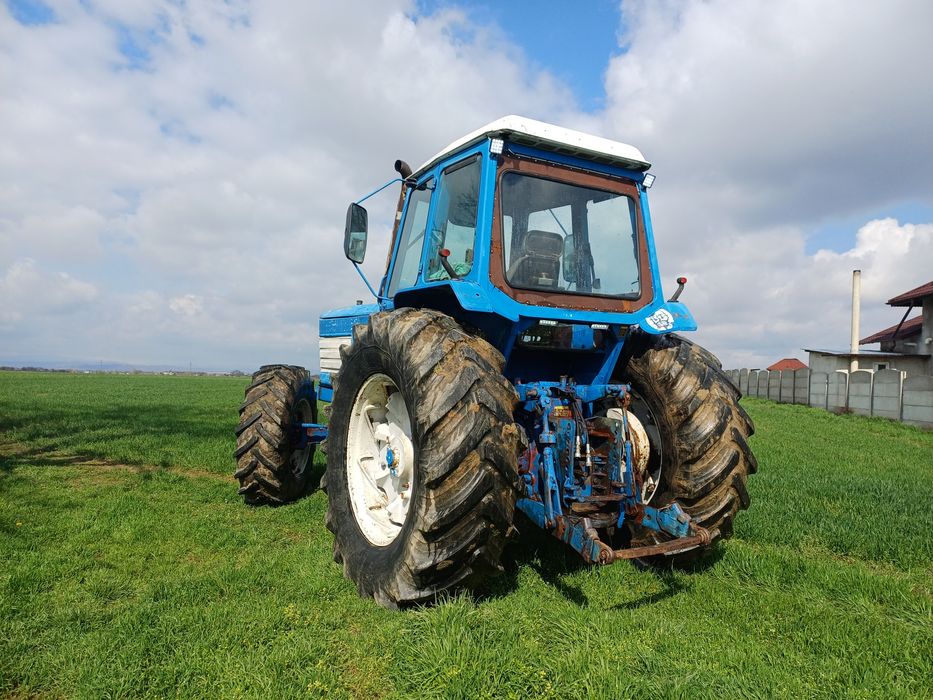 Tractor ford 4x4  + Plug reversibil