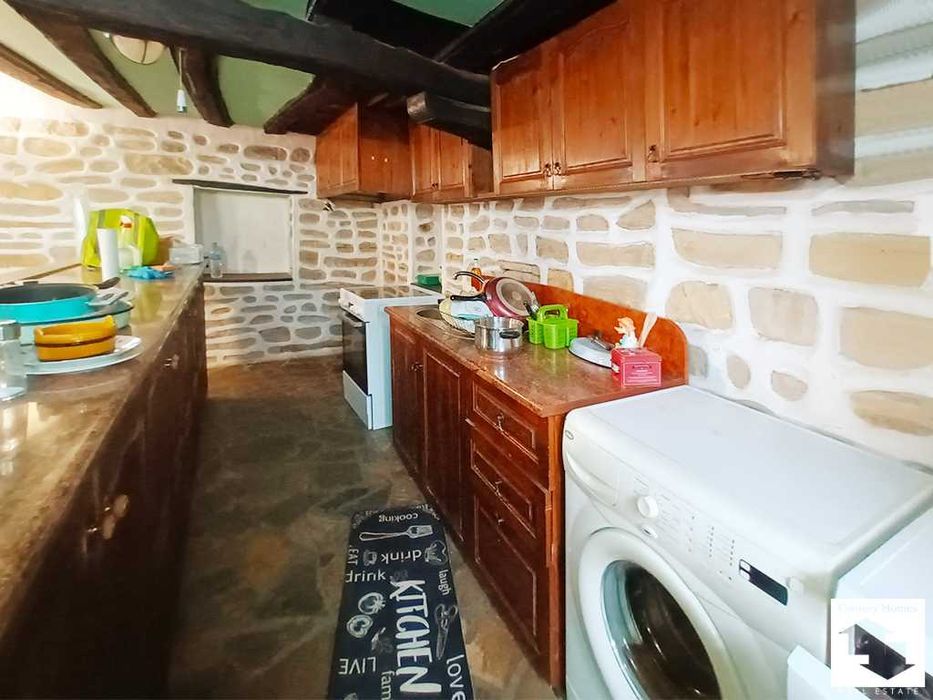 116277 Реновирана двуетажна къща в село Ресен, близо до Велико Търново
