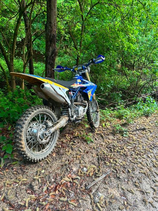 Vând cross de 300cc