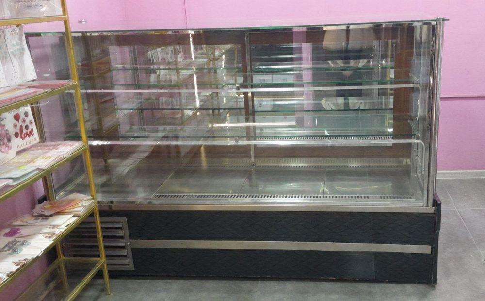 Витринный холодильник AZN