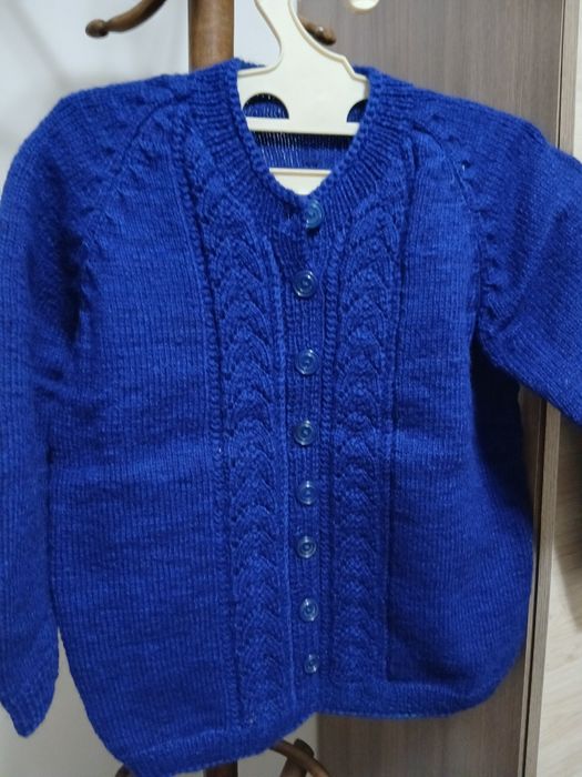 Дамски жилетки и пуловери от вълна