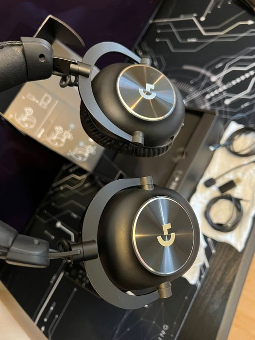 Se vând Logitech PRO X 2 Lightspeed Wireless Black în stare perfectă cu toate accesoriile extrem de puțin după cum se vede și pe ele .
Căștile vin îns