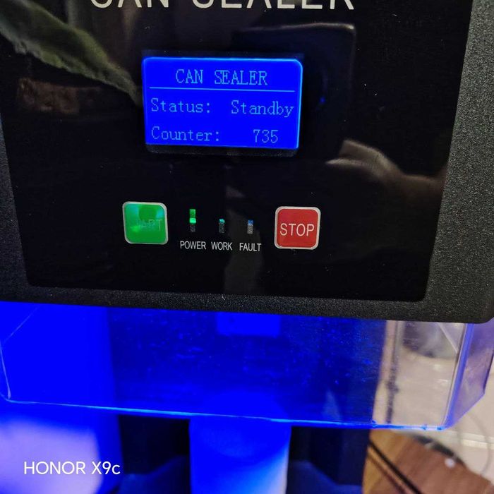 Устройство для укупорки алюминиевых банок и запаиван бутылок