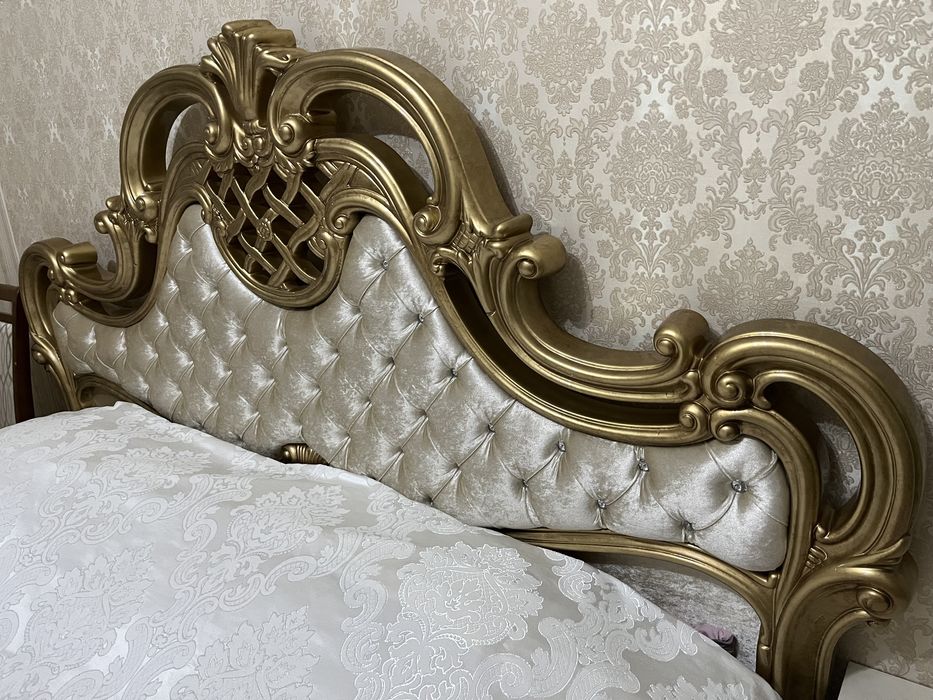 Продам спальный гарнитур в отличном состояний