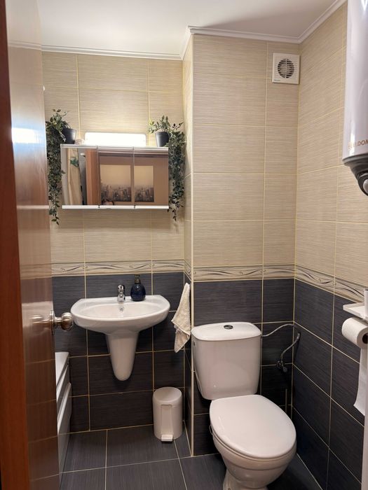 Дава се под наем Двустаен апартамент в к.к. Св.Св. Константин и Елена - 54 кв.м за 648.21 € - Снимка #22