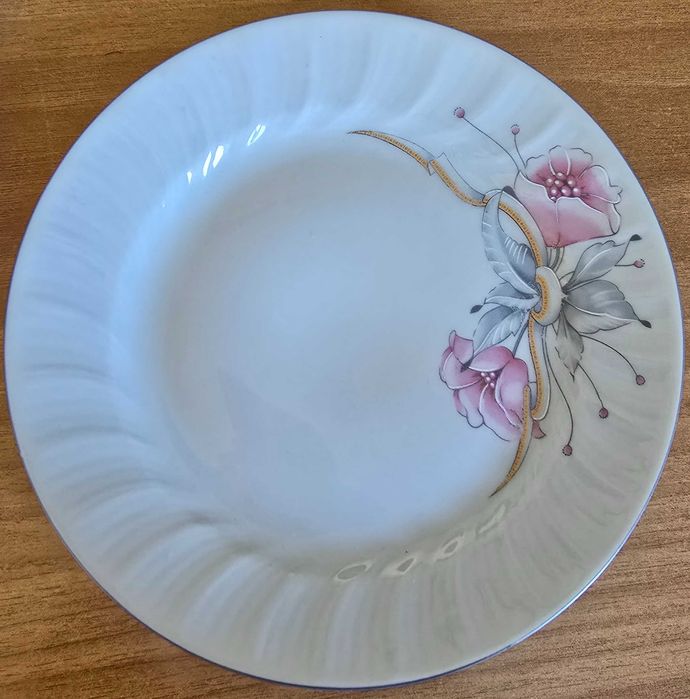 Порцеланови Чинии 20 и 22 см.