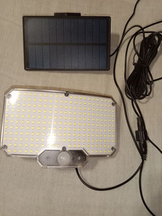 Продам светильник на солнечной батарее.