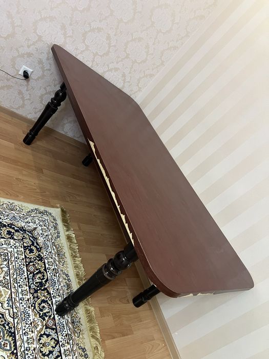 Стол для гостиной