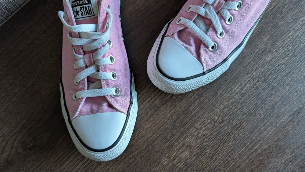 Розови кецове Converse